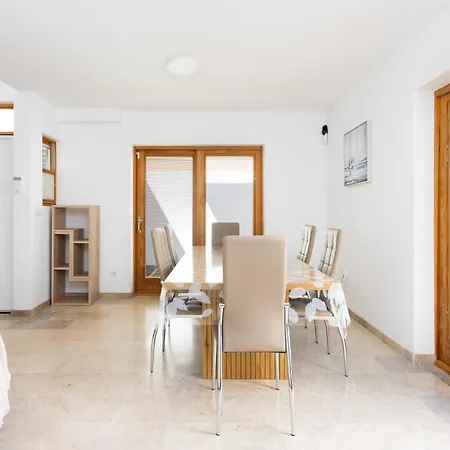 Ferienhaus Summer Dream House - Garden And Sea View Townhouse