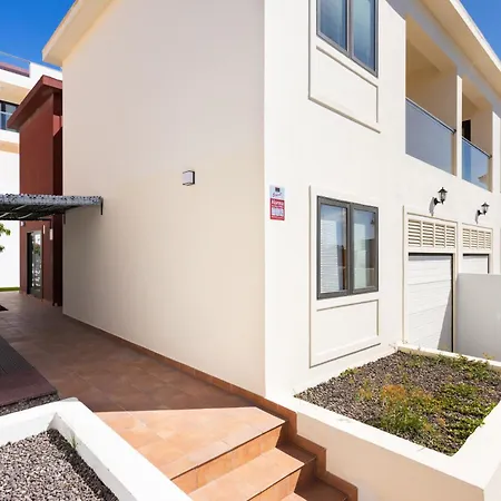 Summer Dream House - Garden And Sea View Townhouse Ferienhaus