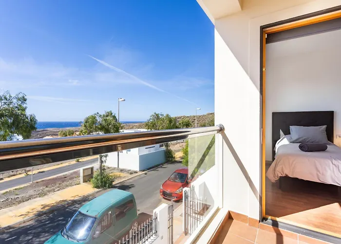 Casa Malo Garden And Sea View Townhouse Ferienhaus
