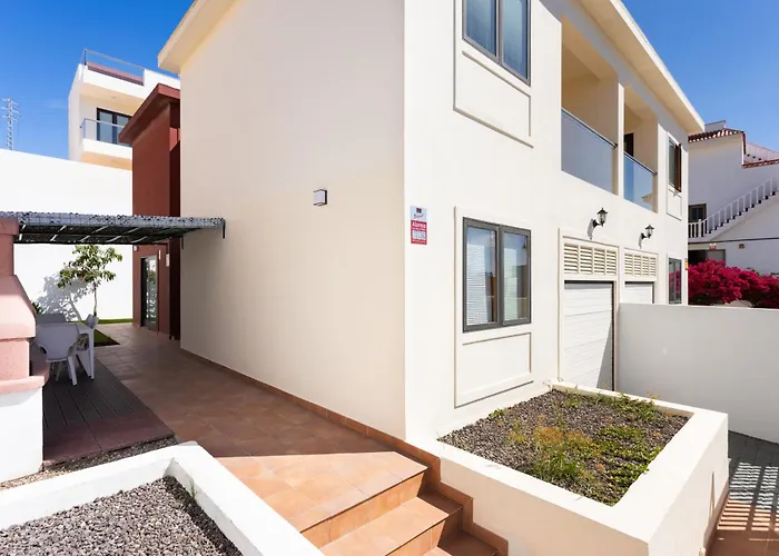 Casa Malo Garden And Sea View Townhouse Ferienhaus