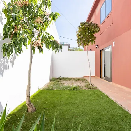 Summer Dream House - Garden And Sea View Townhouse Holiday home La Jaca
